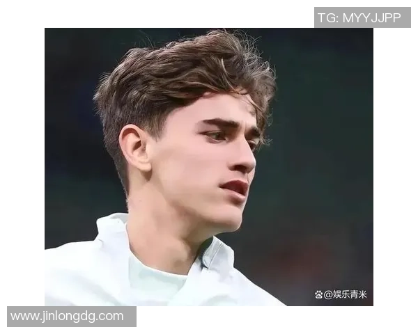 纹汉字的足球明星盘点 从球场到身体艺术的独特魅力